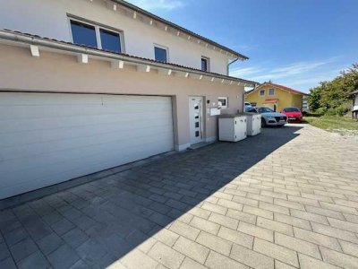Schöne und neuwertige 2-Zimmer-Terrassenwohnung mit gehobener Innenausstattung mit Balkon in Rott
