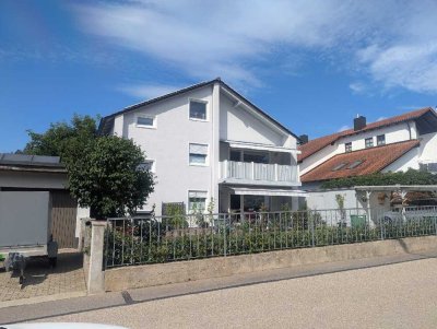 Bezugsfreie 3-Zimmer-Dachgeschosswohnung mit Gartenanteil in 4-Familienhaus