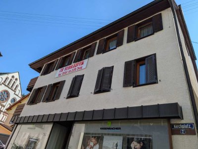 Zentral gelegene 6-Raum-Wohnung mit zwei Balkonen in Lauterbach