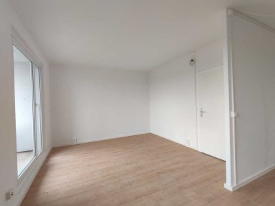 3-Raumwohnung in ruhiger Lage! + Laminatboden + Bad mit Wanne + EBK