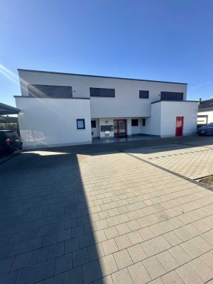 Exklusive Erdgeschosswohnung mit Penthouse-Flair und Fernblick, Design trifft Wohnkomfort