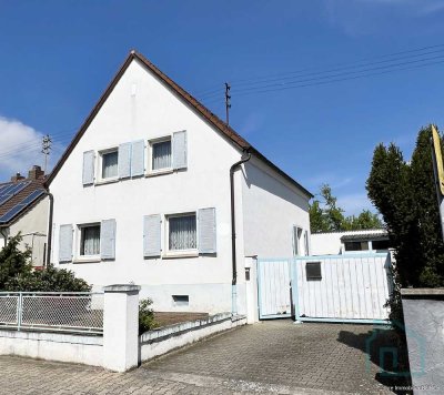 Freistehendes Einfamilienhaus mit Garten, Hof, Garage und  Nebengebäude