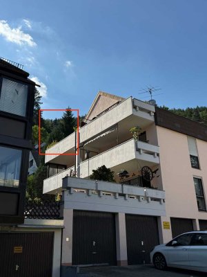 Attraktive Dachgeschosswohnung mit Stellplatz und Einbauküche