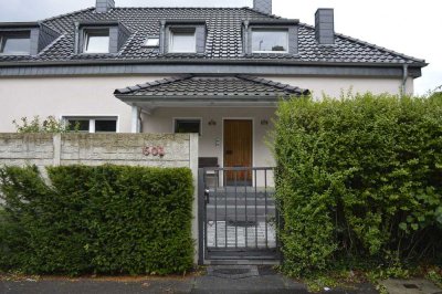 Geschmackvolle, modernisierte 2-Raum-DG-Wohnung in Köln Ostheim mit moderner Einbauküche