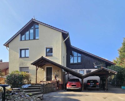 Doppelhaus (Zweifamilienhaus und Einfamilienhaus) mit großem Garten am Ortsrand