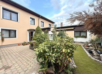 EINFAMILIENHAUS MIT GESCHICHTE UND KOMFORT • 390 m² GFL • 11,5 ZIMMER • PHOTOVOLTAIK • GARAGE • GARTEN • Terrasse