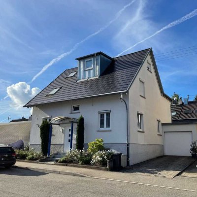 Sehr schöne 3,5 Zimmer Wohnung mit Galerie