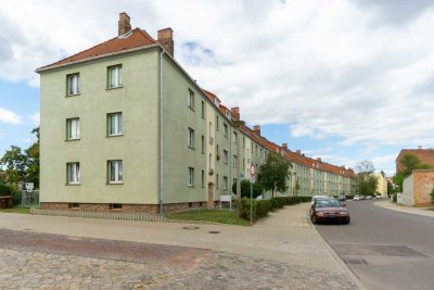 Einziehen und wohlfühlen. Charmante Dachgeschoss-Wohnung mit Dusche und Balkon zu vermieten.
