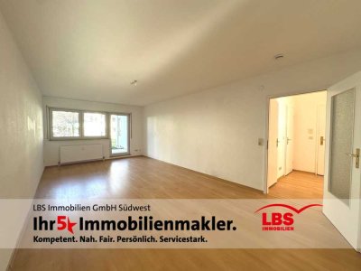 Helle, renovierte Erdgeschosswohnung mit Stellplatz und Terrasse
