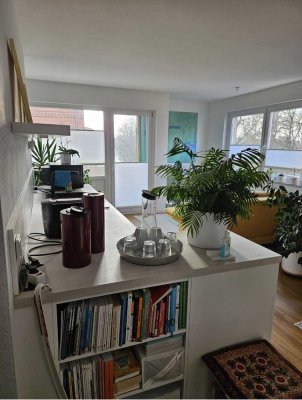 Helle, schöne, möblierte Wohnung mit Südwestbalkon
