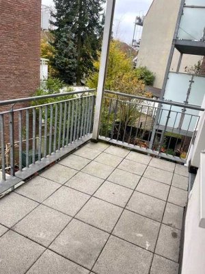 Helle 2-Zimmer Wohnung mit Südbalkon in sehr zentraler Lage im Kreuzviertel - auch WG geeignet