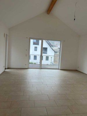 Tolle moderne Penthousewohnung: 3-Zimmer mit Balkon und Tiefgaragenplatz