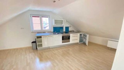 Nettes Dach-Apartment, Einbauküche, St.platz, IN-Nord, Oberhaunstadt