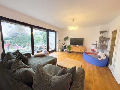 Familienidyll mit Garten & Balkon – moderne Doppelhaushälfte in Derching