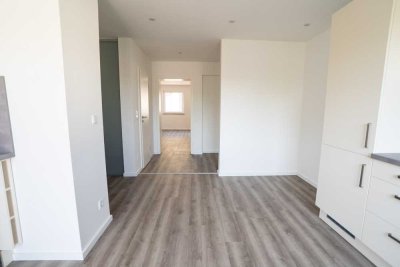 Erstbezug: Kernsanierte 3-Zimmer Wohnung mit Gäste-WC und Balkon - Familien & WG geeignet