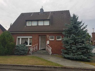 Freistehendes Einfamilienhaus mit großem Garten in Grevenbroich-Neukirchen – komplett renoviert!