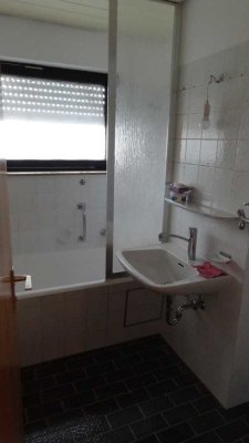 Familienfreundliche 3,5-Zimmer-Hochparterre-Wohnung mit Balkon in Ostfildern Ruit