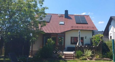 Einfamilienhaus mit Doppelgarage und Keller - einzugsbereit