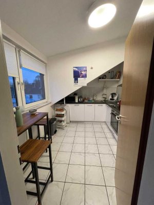 Attraktive 3-Zimmer-Dachgeschosswohnung mit Balkon/EBK in Essen gegenüber der UNI