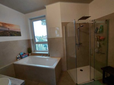 Attraktive 4-Zimmer Dachgeschosswohnung mit Balkon in Großröhrsdorf