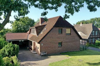 Wohnen mit Weitblick – Einfamilienhaus mit großem Garten und Teich