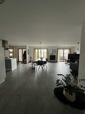 Exklusive 2,5-Zimmer-ErdgeschossELW mit geh Innenausstattung mit Terrasse und EBK in Pliezhausen