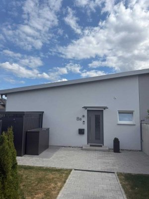 Schöne Doppelhaushälfte (auch als Praxis nutzbar) mit 4,5 Zimmern und Einbauküche in Burkardroth