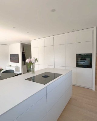 Stilvolle 4-Zimmer-Maisonette-Wohnung mit luxuriöser Innenausstattung mit EBK in Friedrichshafen