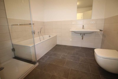 Großzügige und neuwertige 3-Zimmer-Wohnung mit hohen Decken und Balkon in Deißlingen
