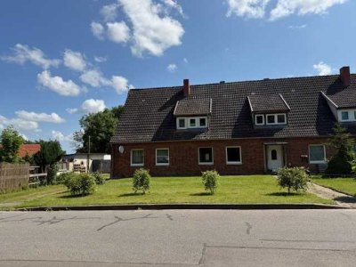 Modernisierungsbedürftige  Doppelhaushälfte  mit 2 Wohneinheiten
