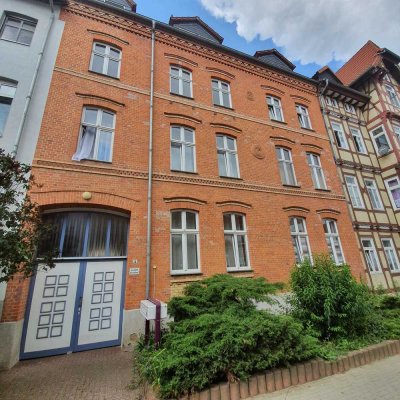 3 Zimmer Wohnung in saniertem Altbau, mit Einbauküche in ruhiger Lage !