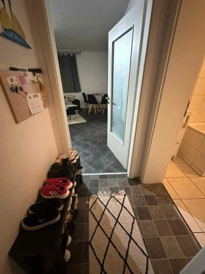 Helle 2,5-Zimmer-Wohnung mit Einbauküche