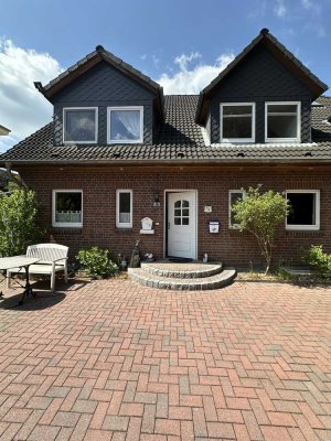Geräumiges Mittelreihenhaus mit Terrassendach und Garten in Hamburg