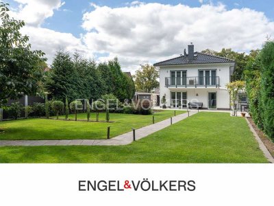 Perfekte Symbiose: Traumvilla trifft Traumgrundstück in der Schlossstadt Ahrensburg