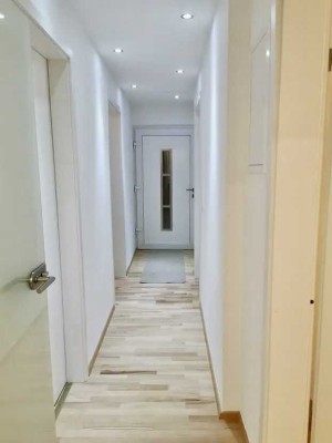 Große Garage kombiniert mit kleiner Wohneinheit