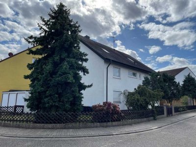 Schöne und gepflegte 3-Raum-DG-Wohnung mit gehobener Innenausstattung mit Balkon in Speyer