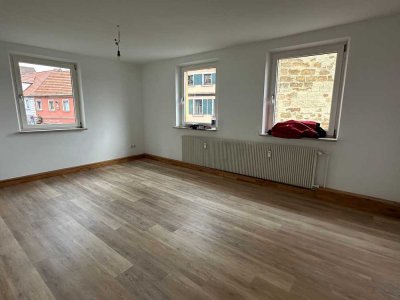 Kernsanierte helle 4,5-Zimmer-Wohnung mit Balkon in Bad Staffelstein