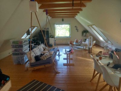 Preiswerte, gepflegte 2-Raum-DG-Wohnung mit gehobener Innenausstattung in Elsterwerda