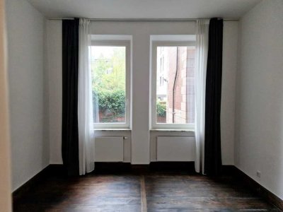 2 Zimmer renovierte Wohnung zu vermieten in der Knauerstraße!