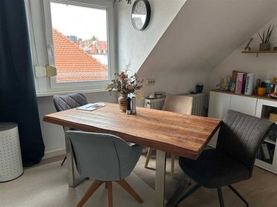 Großzügige 2-Zimmer-Dachgeschosswohnung in begehrter Lage