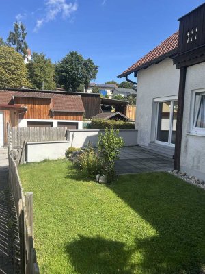 Exklusive, geräumige 2-Zimmer-Wohnung mit Terrasse und Einbauküche in Kranzberg