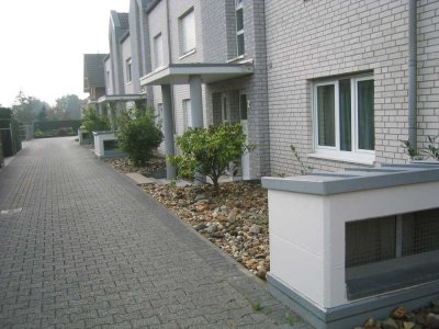 Neersen: Moderne 3-Zimmerwohnung mit großem Balkon/Loggia