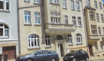 Wohnung mit drei Zimmern sowie Balkon und EBK in Auerbach/Vogtl.