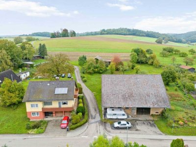 Großzügiges Bauernanwesen mit Haus, Scheune und Wiesengrundstück
