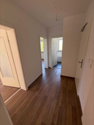 Moderne 3-Zimmer-Wohnung mit Balkon in Leer!