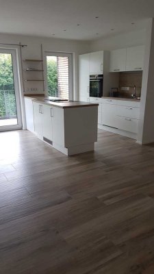 Moderne 2-Zimmer Wohnung (66m²) im 1. OG mit TG in Traunstein