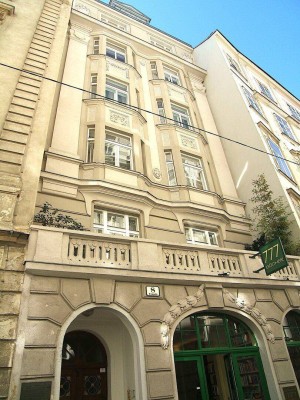 Bright and renovated city apartment next to St. Stephen’s Cathedral