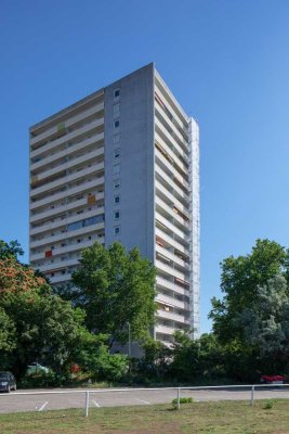 Wohnen im Hochhaus ,,Hannes'': 2-Zimmerwohnung mit viel Potenzial (provisionsfrei!!)