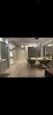 Neuwertige Wohnung mit EBK und Balkon: exklusive 2-Zimmer-DG-Wohnung in Bad Wörishofen