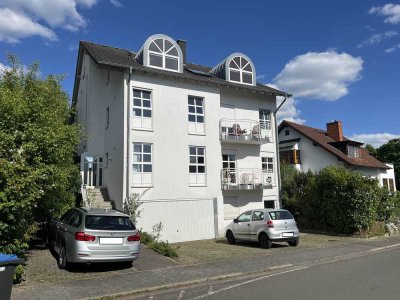 Exklusive, sanierte 4-Raum-Wohnung mit Balkon und EBK in Königstein im Taunus